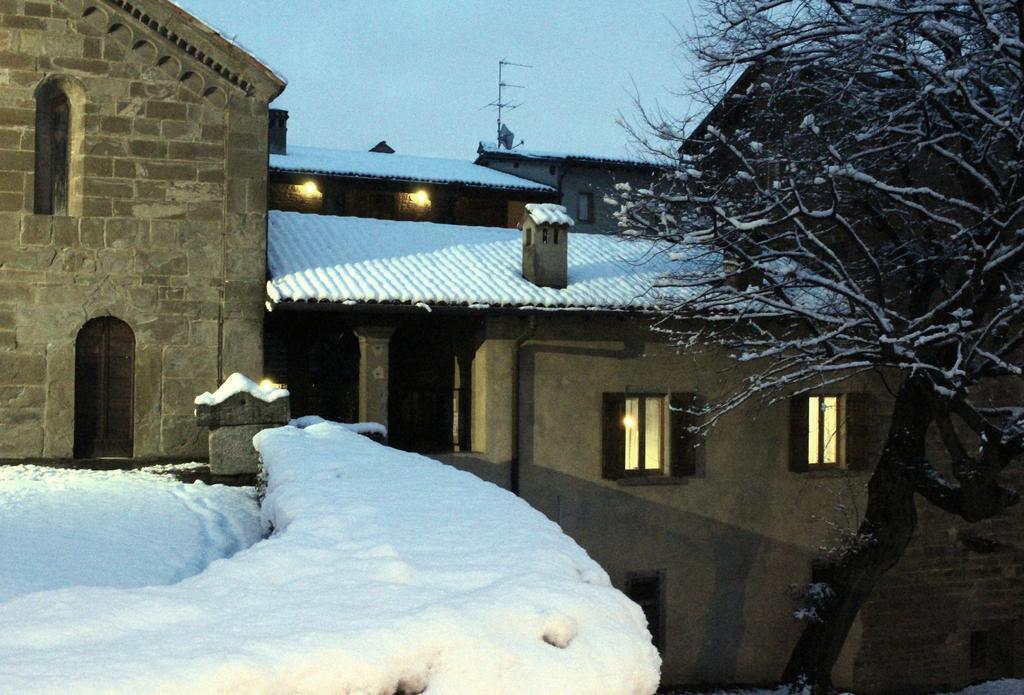 Historical House Medieval Abbey - Al Chiostro Sotto il Monte Pokoj fotografie